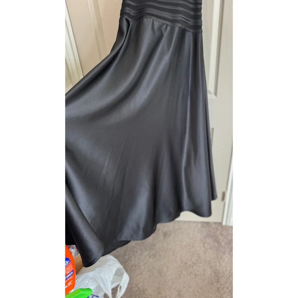 Tadashi Maxi Dress Size 8 Black Halter Neck Evening Gown Textured Satin Formal - Picture 3 of 9